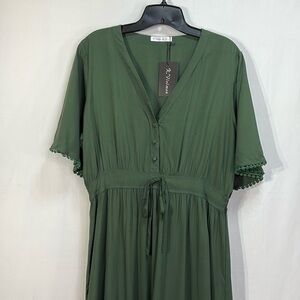 👂🏽NWT R Vivimos green, short sleeve tiered maxi dress